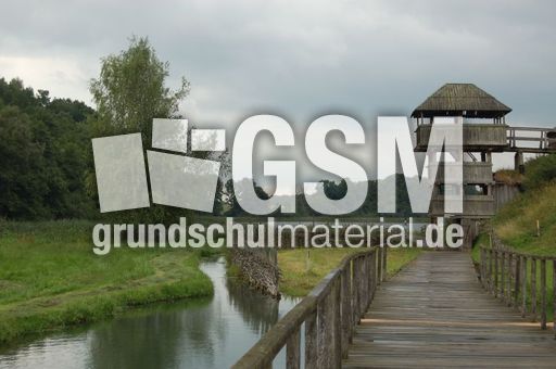 Slawenburg_Gross_Raden_Brueckenweg_Bastion.jpg